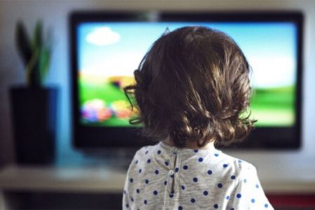 پنج توصیه مهم برای مراقبت از کودکان در برابر اخبار ناخوشایند