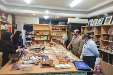 بازدید تعدادی از مسئولان وزارت میراث‌فرهنگی از نمایشگاه صنایع‌دستی انجمن ام اس ایران