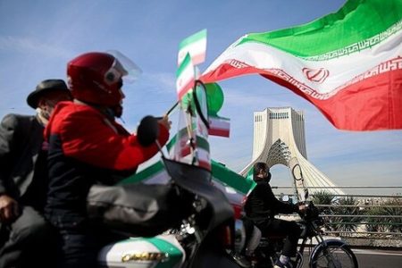 روزنامه جمهوری اسلامی: کرونا رفتنی است،۲۲بهمن ماندنی است/راهپیمایی را لغو کنید