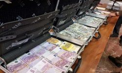 کیف‌های تماشایی پر از دلار و یورو در دادگاه شهردار لواسان/ عکس