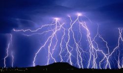 شایعات عجیب درباره صدای مهیب در غرب کشور / از حمله جنگنده های رادار گریز تا شهادت تعدادی از پاسداران در سایت های موشکی
