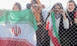 زنان پشت در بسته ورزشگاه مشهد | نماینده مجلس : در اولین فرصت سوال از وزیر ورزش را ثبت میکنم / اگر نمی توانید، بهتر است بروید