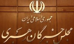 انتقاد عضو خبرگان از بکارگیری زنان بزک کرده در تبلیغات تلویزیون / استفاده از دختران در مغازه‌ها محصول جاهلیت مدرن است