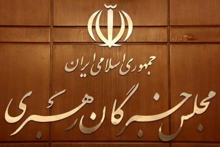 انتقاد عضو خبرگان از بکارگیری زنان بزک کرده در تبلیغات تلویزیون / استفاده از دختران در مغازه‌ها محصول جاهلیت مدرن است