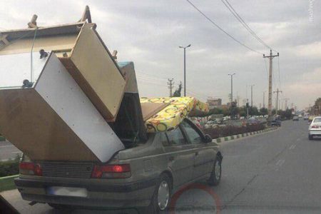 تصاویر عجیب از شیوه حمل‌ بار در خیابان‌های تهران/ گاری پشت موتور!