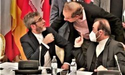 انتقاد روزنامه رسالت از پنهانکاری در مذاکرات برجام/ تا زمانی که این اتاق تاریک باقی بماند، غرب درصدد سیطره است
