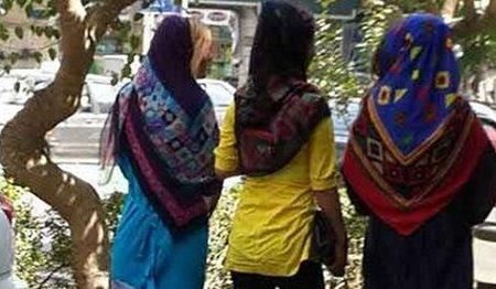 دختران را به خاطر پوشیدن لباسهایی مواخذه می کنید که در بازار مسلمین و مجوز رسمی تولید می شود