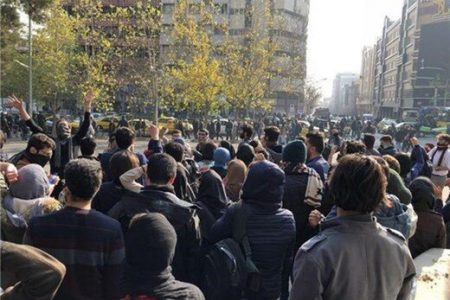 روزنامه اعتماد:آنها که رویارویی قهری را توصیه می‌کنند، چه آینده‌ای برای جامعه در ذهن دارند؟