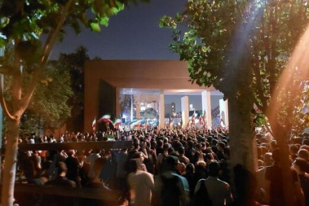 چطور دو گروه دانشجویی با هم گفت وگو کنند در حالی که یکطرف پشتش به نهادها گرم است و دیگری در تهدید از سوی کمیته انضباطی قرار دارد؟
