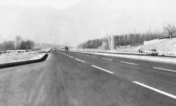 ماجرای عجیب خیابانی در تهران که قوانین فیزیک را زیر سوال برد؛ دنده خلاص تفریح جذاب تهرانی‌های دهه۴۰/ عکس