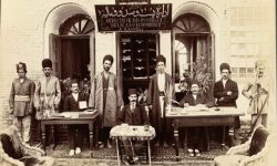 ژست جالب کارمندان ایرانی؛ ۱۰۰ سال قبل