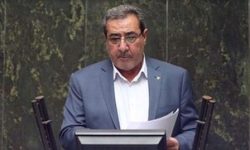 هر وزیری تغییر می کند، وزیری ضعیف تر روی کار می آید /حرف های دولت واقعا به درد جامعه نمی خورد
