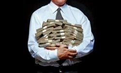 این فرد از ایلان ماسک هم ثروتمندتر شد/ شغل ثروتمندترین انسان جهان چیست؟
