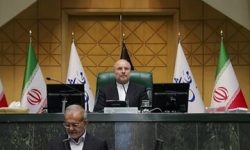 تصویری از تشویق پزشکیان از سوی دختران سردار سلیمانی و قالیباف