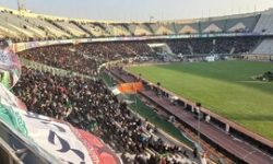 انتقاد تند روزنامه اصولگرا از تجمع حجاب در ورزشگاه آزادی:این همایش‌ها هیچ کمکی به مساله حجاب نمی‌کند/مردم نیامدند ونمی شد صندلی های خالی را پنهان کرد