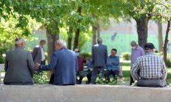 زنان در ایران بیشتر از مردان عمر می‌کنند / سن امید به زندگی در ایران چقد است؟