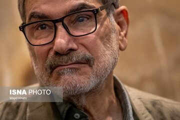 آقای شمخانی! مردم حق دارند در باره ارتباط عروسی مجلل دخترتان با شایعه کشتی های پسرتان سوال کنند؟