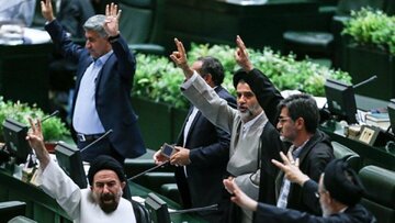 تندروهای مجلس می خواهند چوب لای چرخ دولت بگذارند؛ برای آنها معیشت مردم مهم نیست