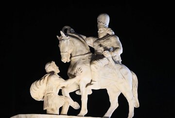 خیابان شاپور در تهران بد بود، مجسمه او خوب است!/ نام خبرگزاری رسمی کشور پارس بود، به خبرگزاری جمهوری اسلامی تغییر کرد/ از کی یهو ناسیونالیست شدند؟