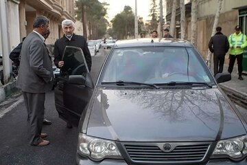 درست است که ضدگلوله کردن پراید سعید جلیلی به پول امروز، حقوق ۱۸ سال یک کارگر است اما مهم هرینه اش نیست؛ مهم ژست ساده زیستی است که سالها به مردم فروخته