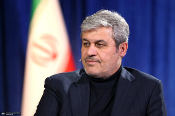 دفاع تاجگردون از همتی: بانک مرکزی به دنبال بالارفتن نرخ ارز نیست/ در بدنه دولت درباره تغییر ساختار ارز ترجیحی ناهماهنگی وجود دارد