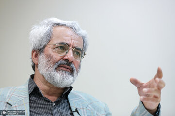 هشدار سلیمی‌نمین درباره افزایش فشار اقتصادی و دلسردی طبقه متوسط؛ تندروها قدرت تمام و کمال می‌گیرند!