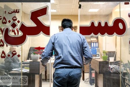 نفس مجردها هم بند آمده / اجاره و قسط حقوق را میبلعند، قسطی روزگار میگذرانند