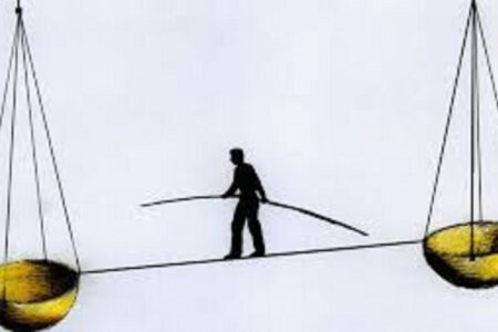 میانه روها را کسی دوست ندارد، اما انها اکثریت جامعه اند و گاهی تغییرات بزرگ می آفرینند